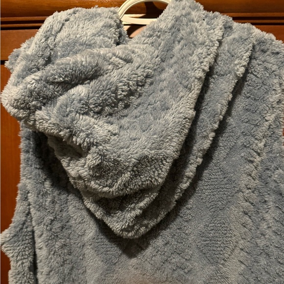 SHEIN Blue Faux Fur Sleeveless Vest - Picture 2 of 6